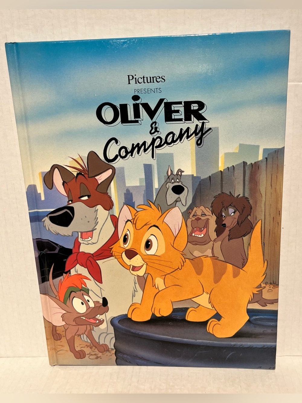 Vintage Hardcover edition of Walt Disney's Oliver & Company, Classic Series